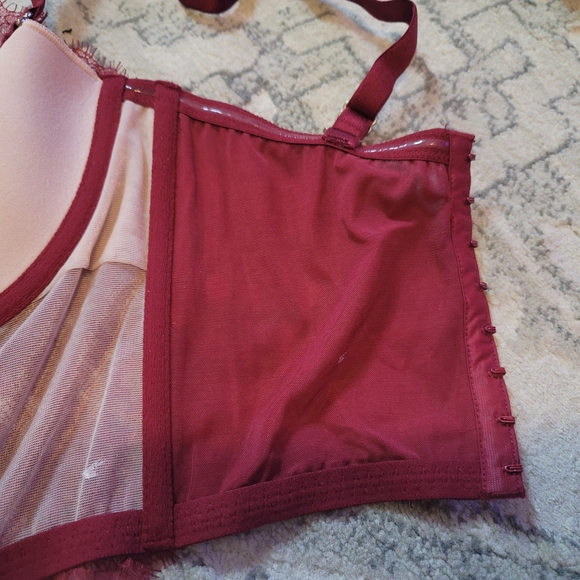 Victoria's Secret Red Lace Underwire Bra - Picture 3 of 8